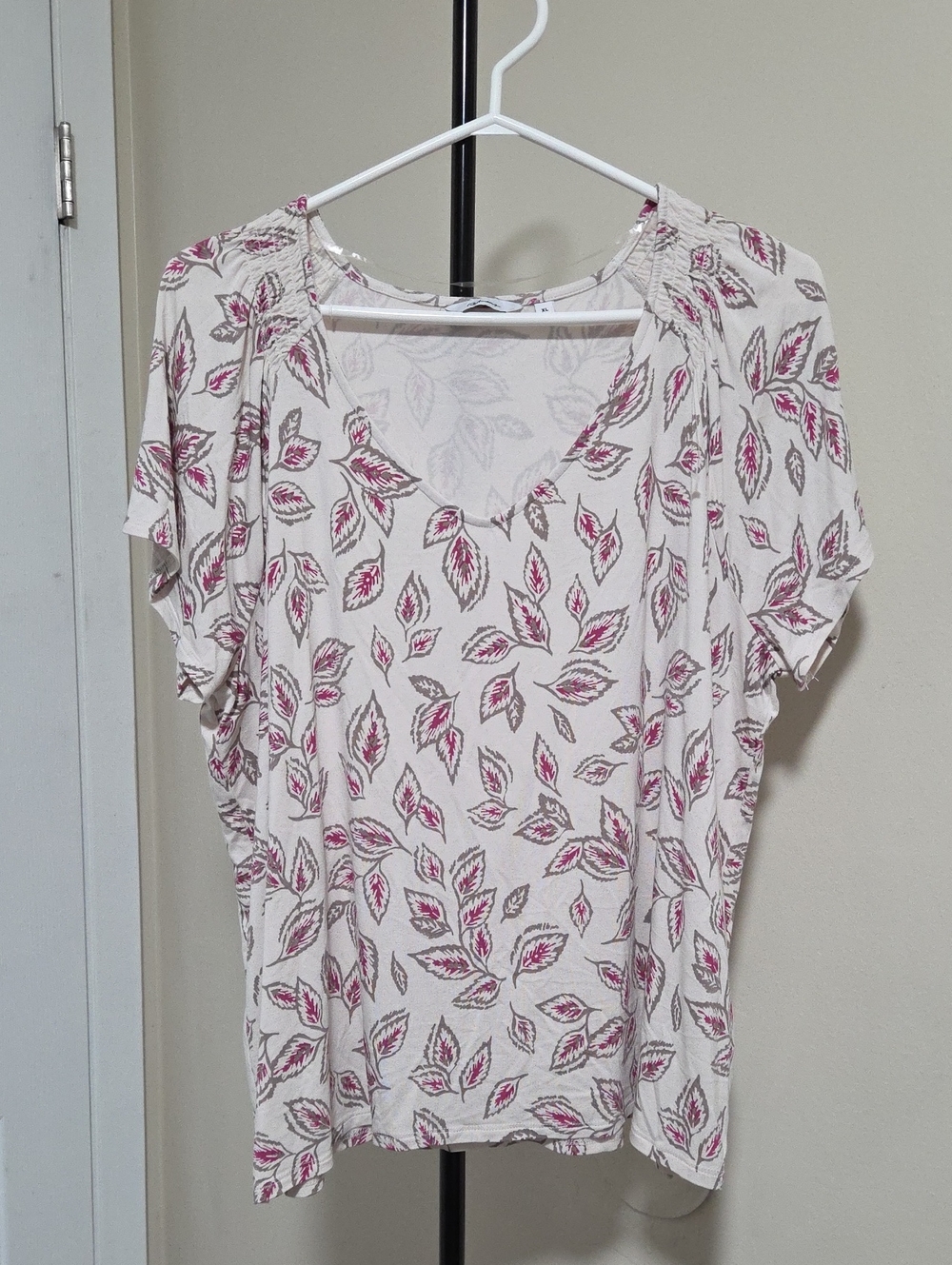 Reitmans Cream Short-Sleeve Top with Pink and Gray Leaf Print